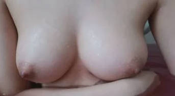 FC2PPV-4656223 温柔白皙黑发G罩杯圣乳