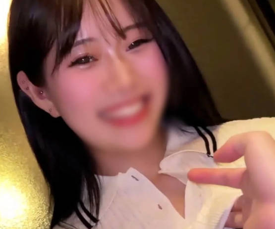 FC2PPV-4640713 她的风格让我瞬间勃起