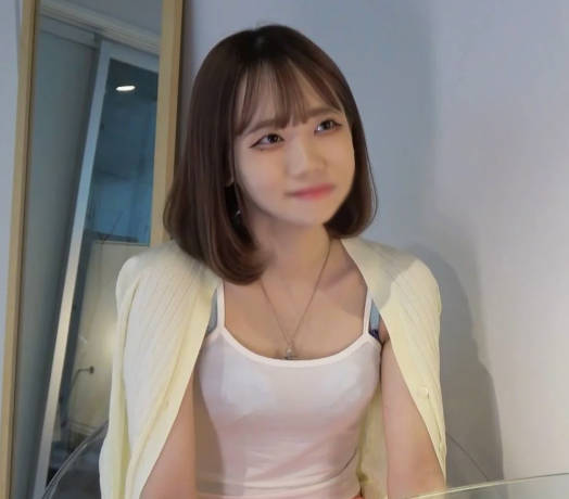 FC2PPV-4647381 如果帮助隔壁的苗条美女的话