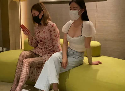 约会两个超骚御姐玩双飞-斯文禽兽