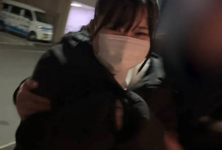 FC2PPV-4619584 她很可爱而且超级敏感