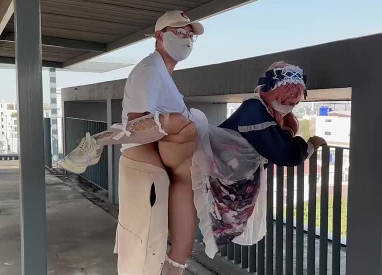 约了个洛丽塔妹妹去天台拍写真-樱花小猫