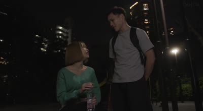 DLDSS-391 某有名ハンバーガー店で働き始めた巨乳人妻と、チャラいヤリチン大学生バイト君の歳の差セクハラ不倫映像が流出してます。 入田真綾