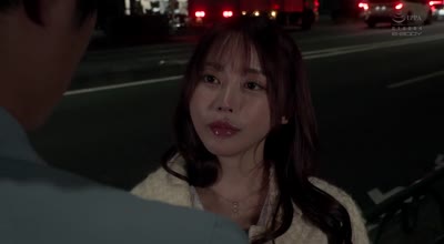 EBWH-242 繁華街で働く平凡なコンビニ店員の僕がスタイル抜群な大人気キャバ嬢と夢みたいな恋愛をした 七瀬アリス