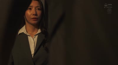 JUR-392 女上司、歪んだ刺激と躾に溺れる、SM不倫性交。 昼休みはダメな部下に躾けられて…。 専属美女の『苦しみ』という快楽を解放―。 加藤あやの