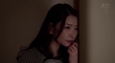 ROE-371两代同堂的NTR妻子被女儿的丈夫给睡了-愛田るか