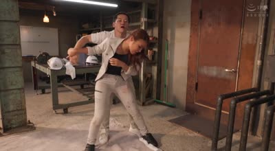 REAL-890 元ヤン巨乳ドボジョの鍛え上げられた腹筋を痙攣させ水溜まりが出来るまで潮吹きレ●プ 三岳ゆうな